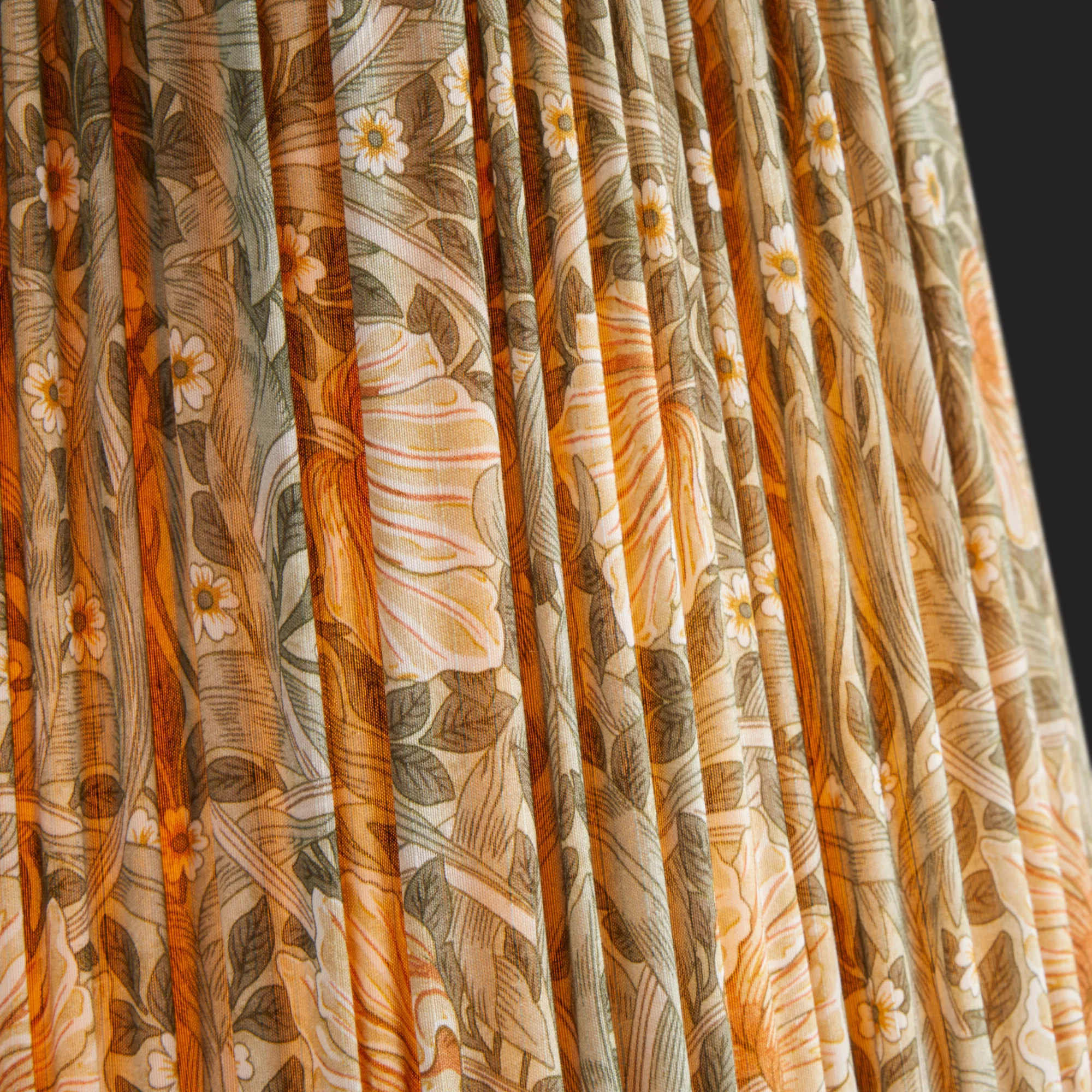 25cm scalloped empire shade in bay leaf & manilla silk Pimpernel by Morris & Co. - Image 3