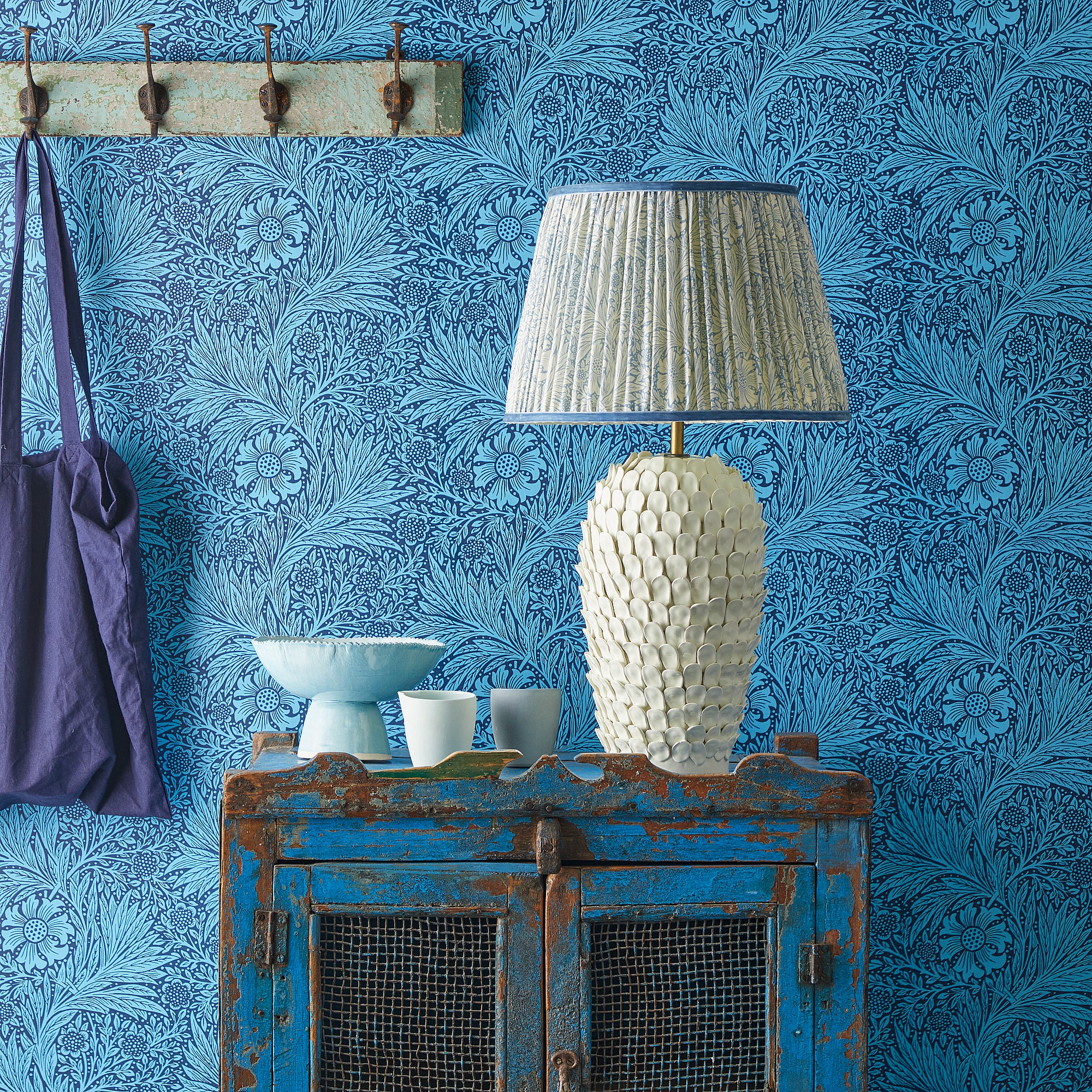 30cm empire shade in China blue Marigold linen by Morris & Co. - Image 5