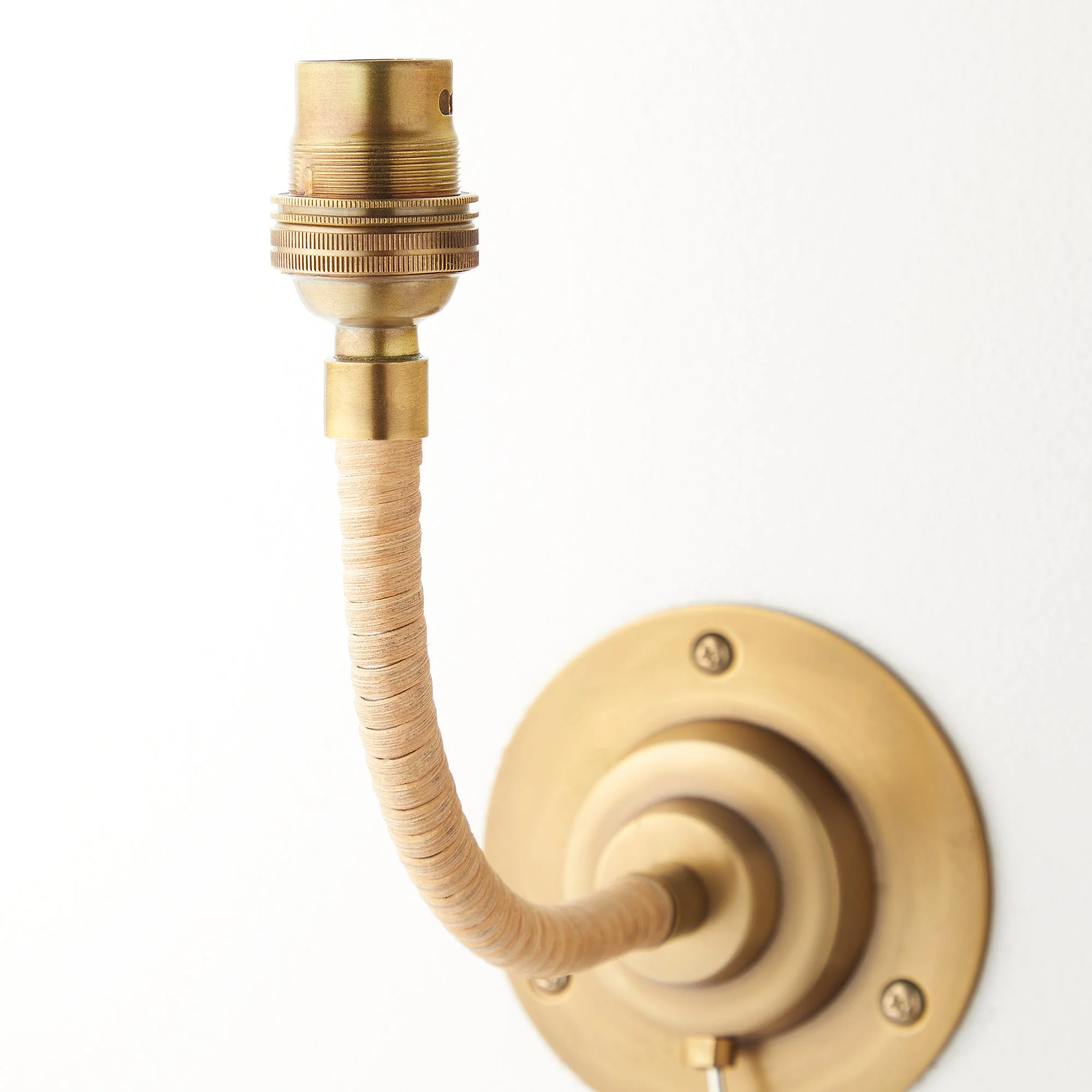 Colombari wall fitting in brass and cane - Image 4