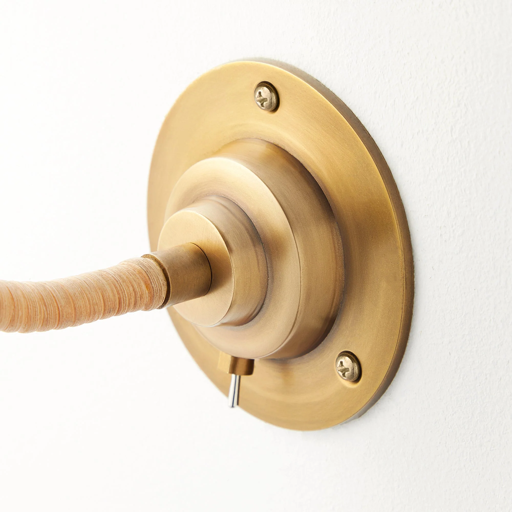 Colombari wall fitting in brass and cane - Image 5