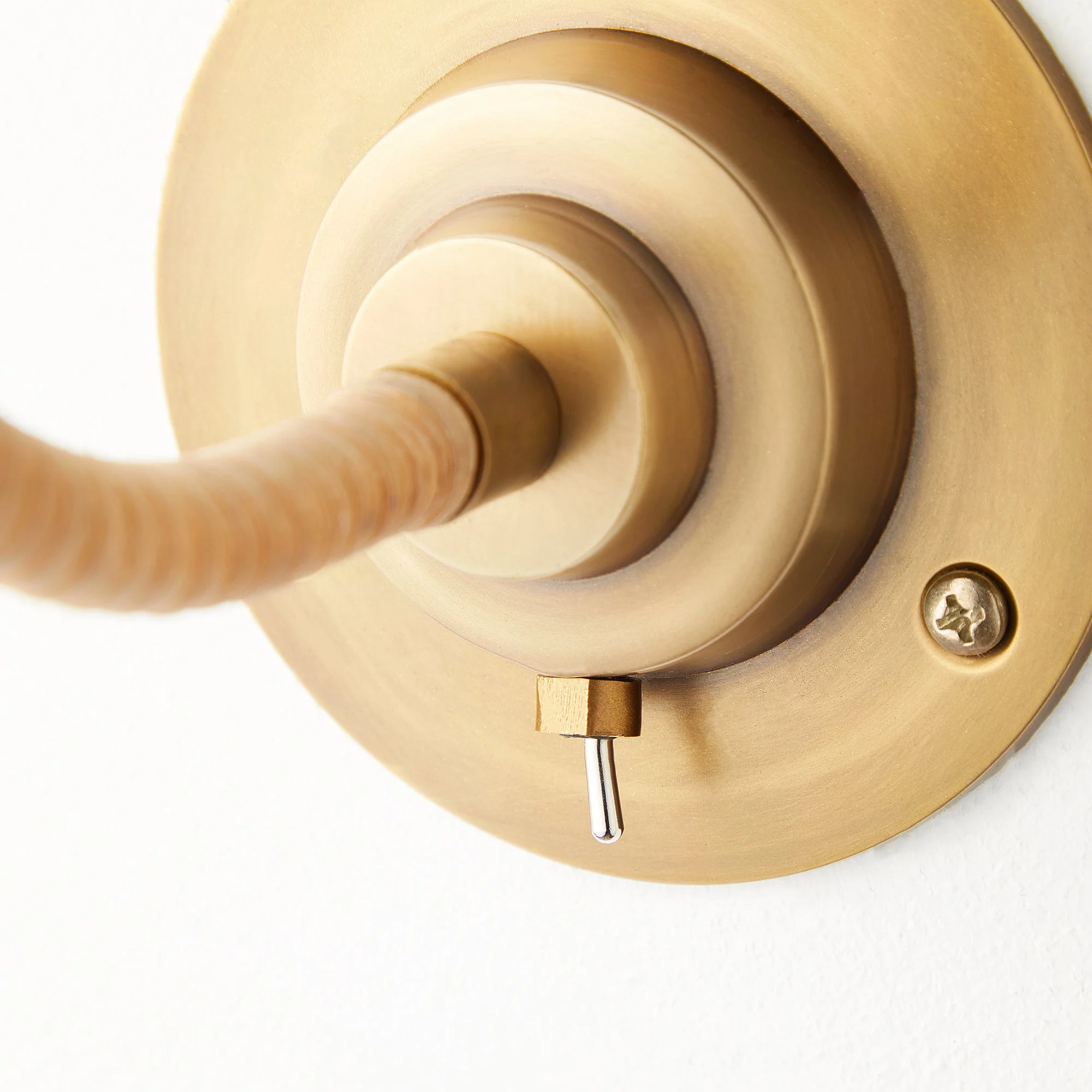 Colombari wall fitting in brass and cane - Image 6