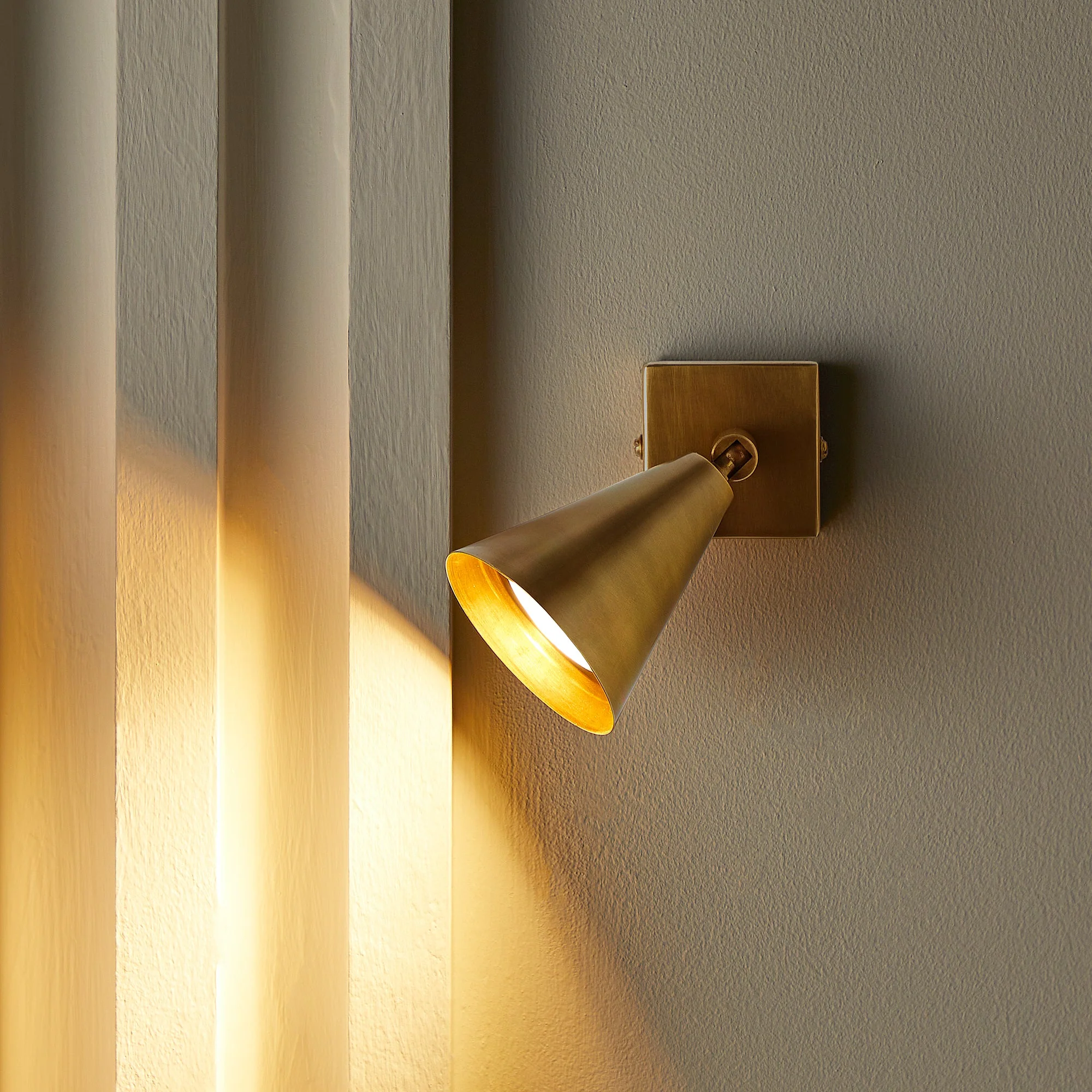 Crick single spotlight in antiqued brass - Image 11