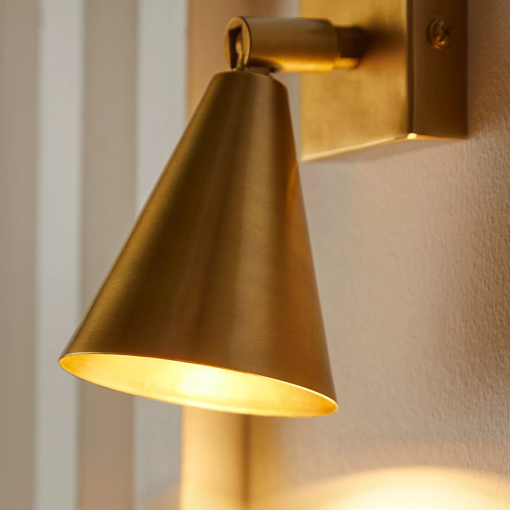 Crick single spotlight in antiqued brass - Image 9