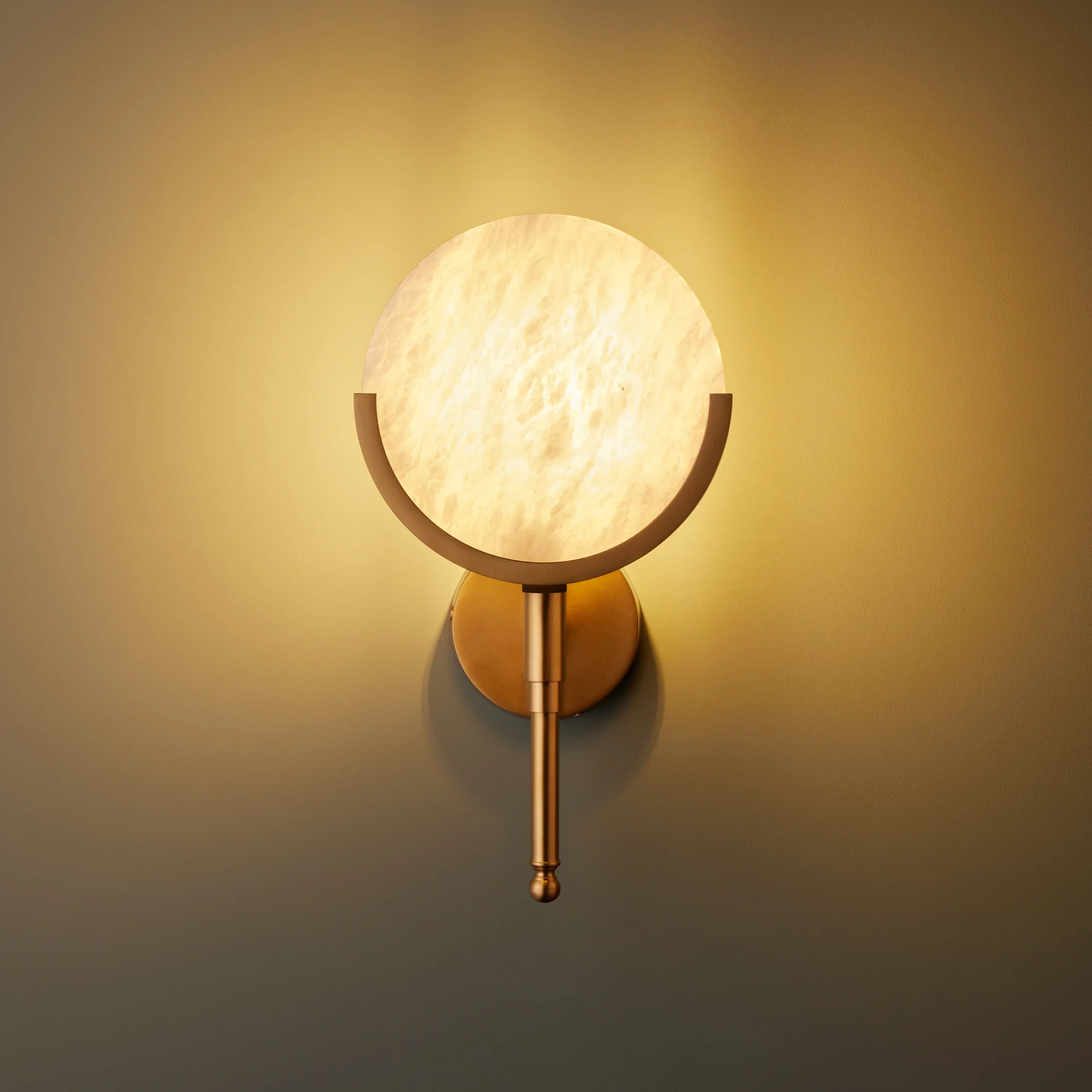 Firefly wall light in antique brass with an alabaster globe - Image 10
