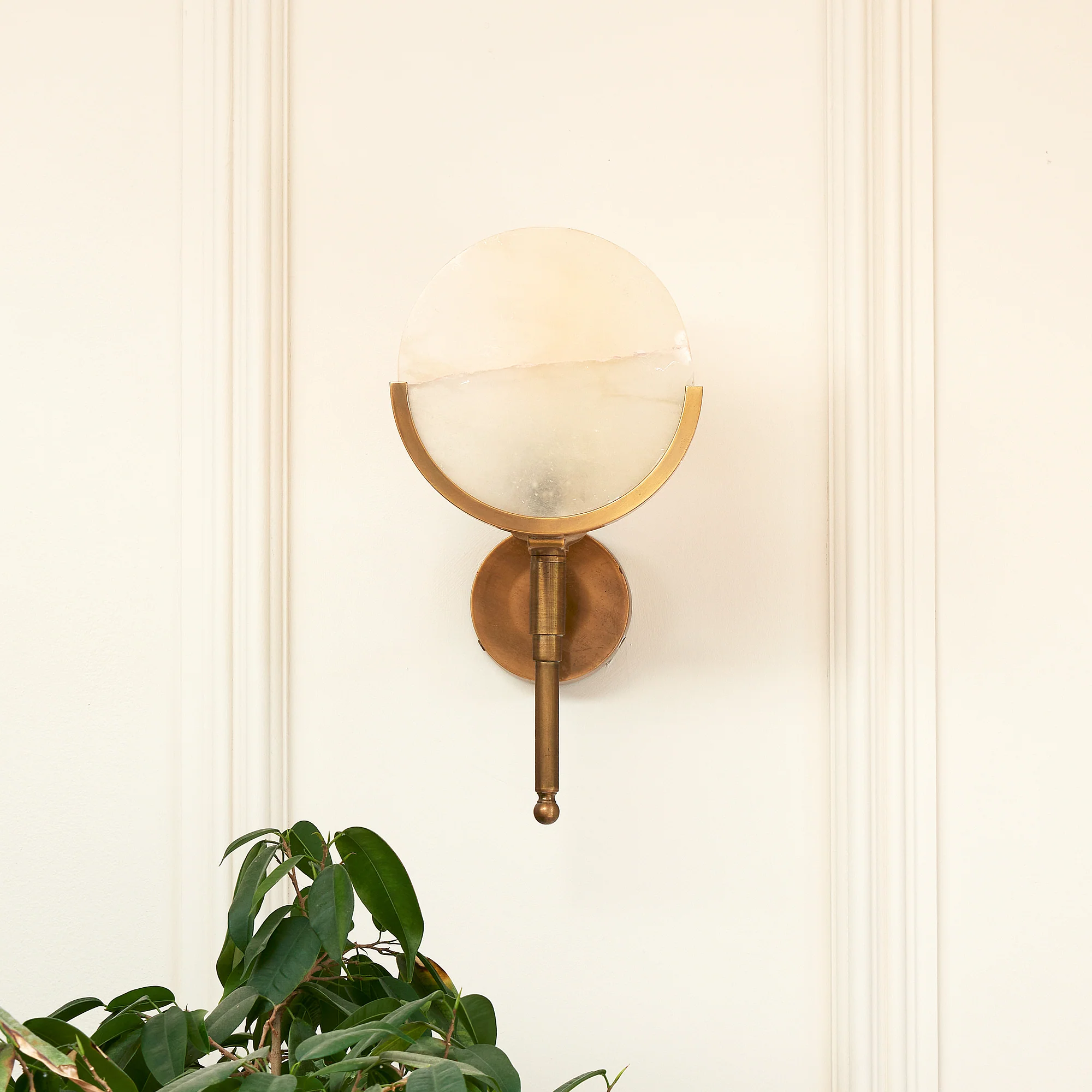 Firefly wall light in antique brass with an alabaster globe - Image 3