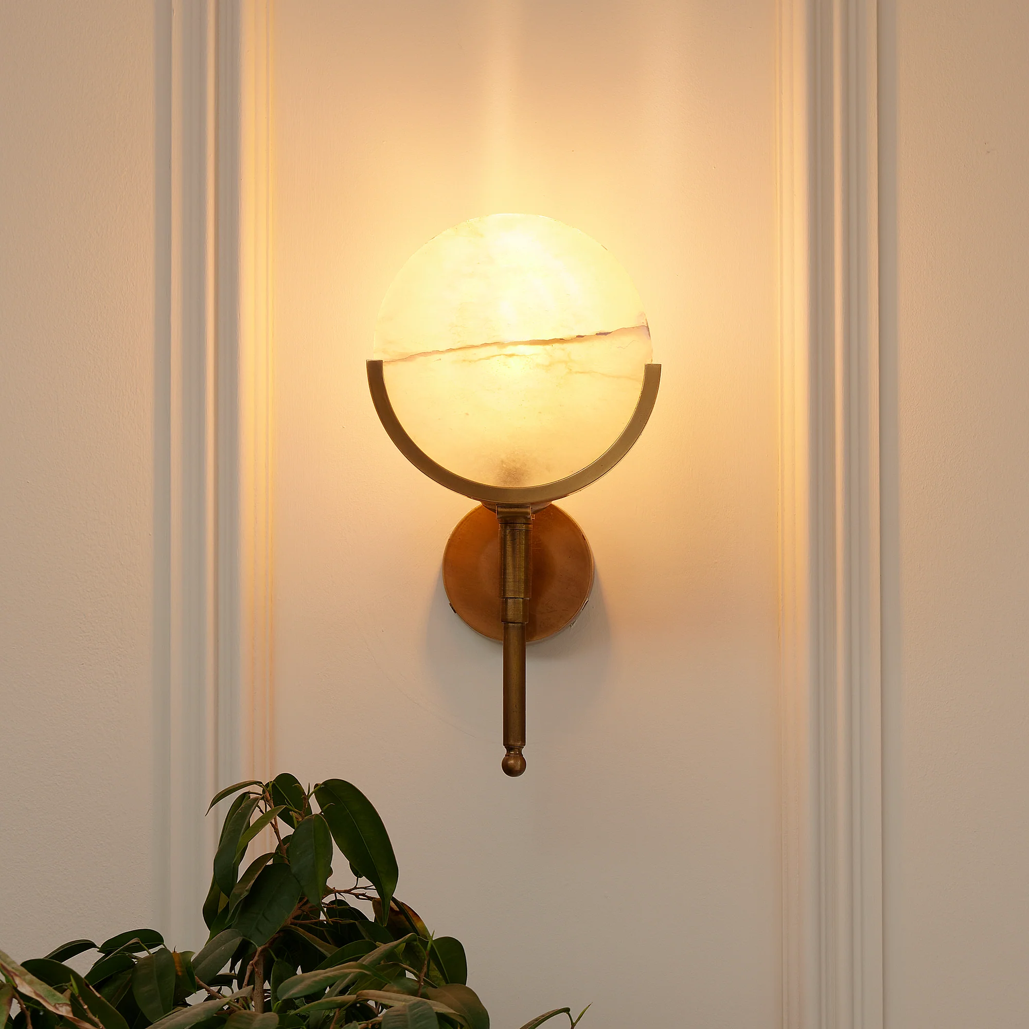 Firefly wall light in antique brass with an alabaster globe - Image 4