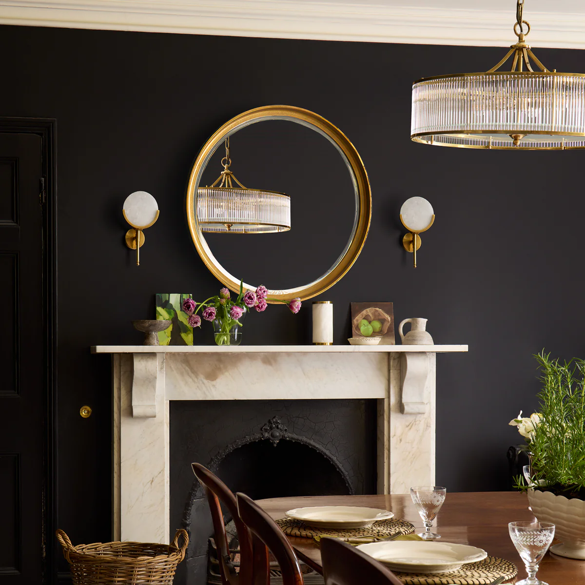 Firefly wall light in antique brass with an alabaster globe - Image 7