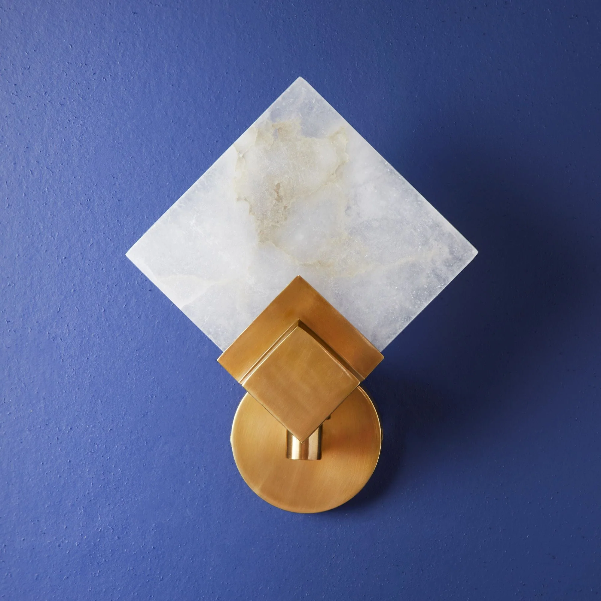 Gatsby wall sconce in brass with alabaster square - Image 5
