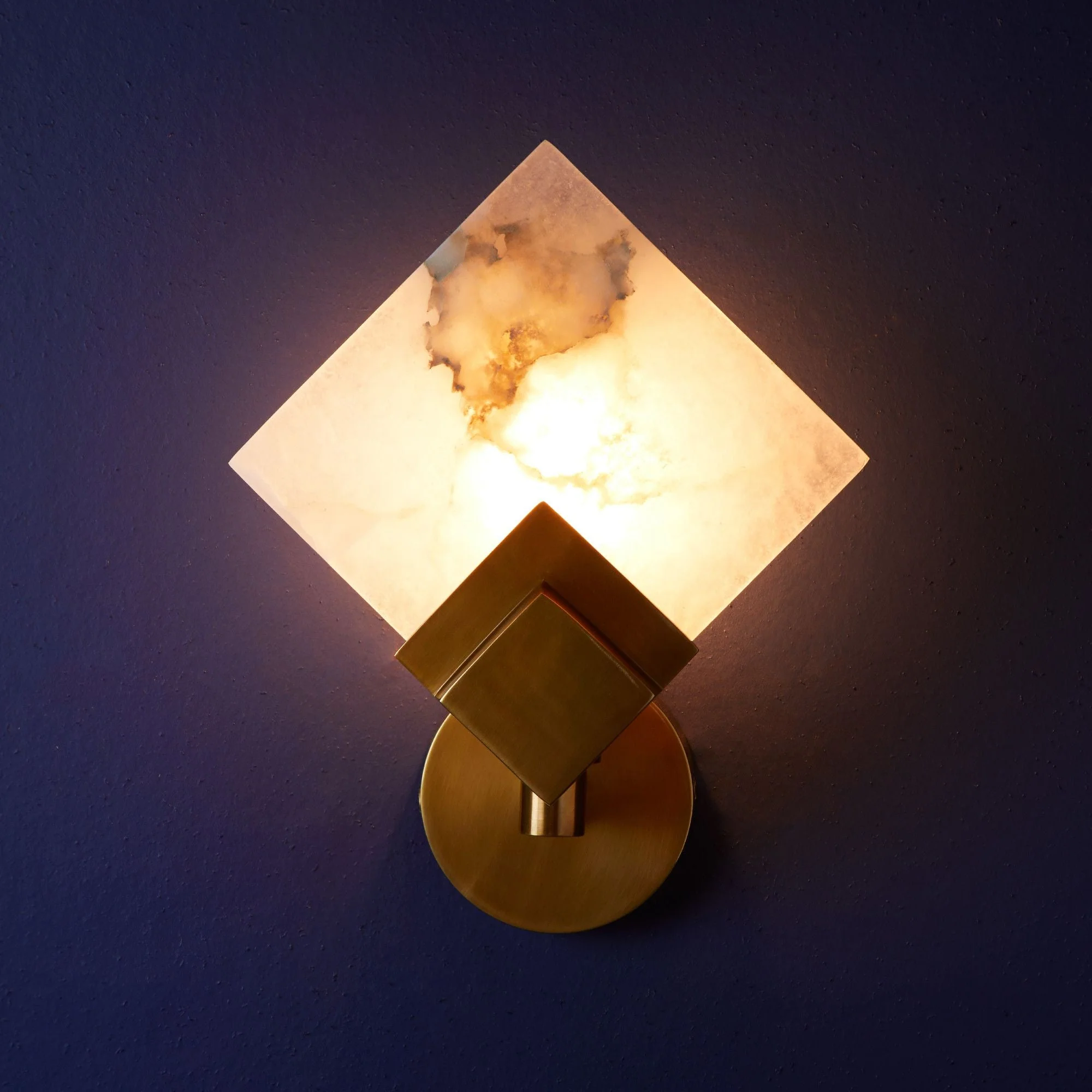 Gatsby wall sconce in brass with alabaster square - Image 6