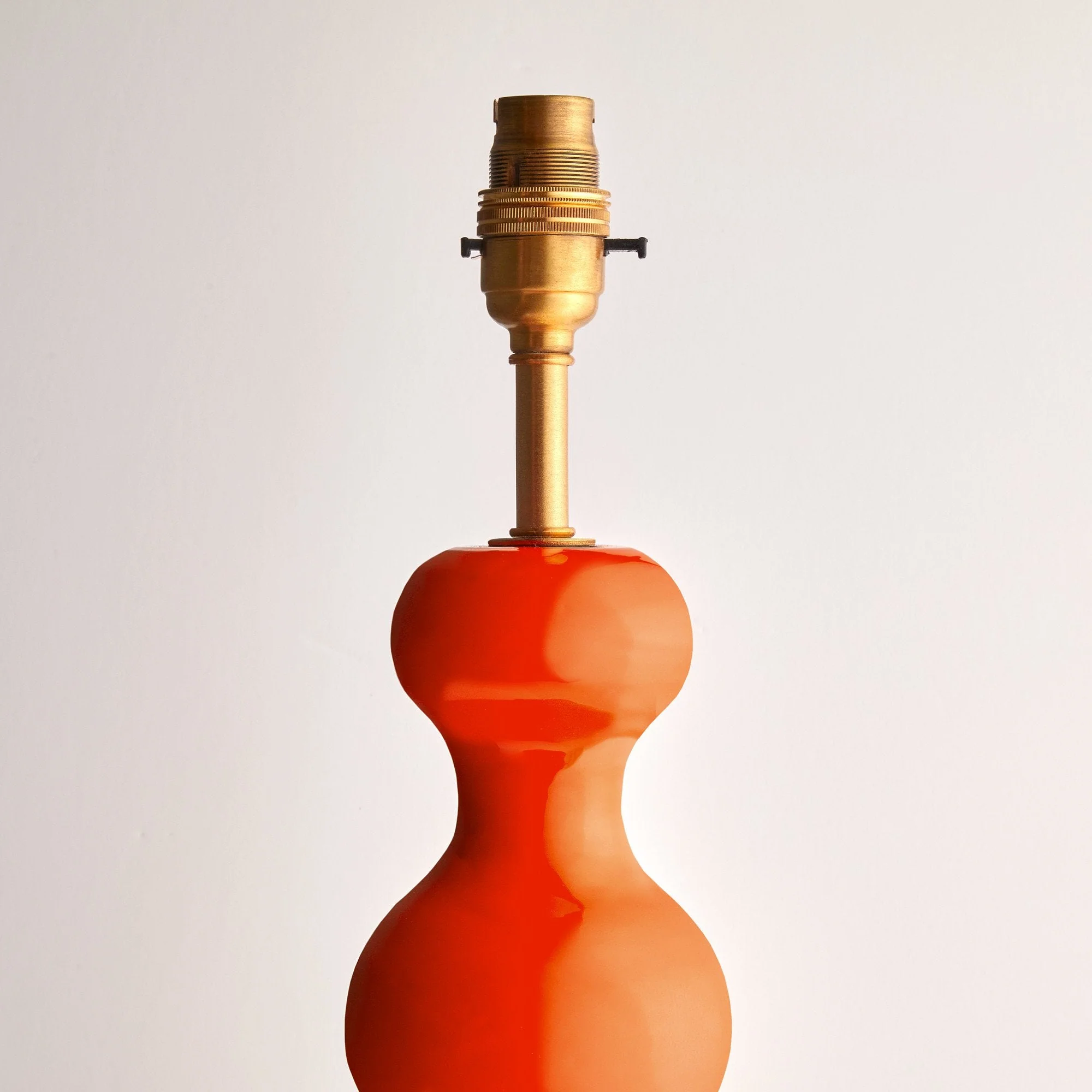 Larger Wobster table lamp in orange lacquered wood - Image 3