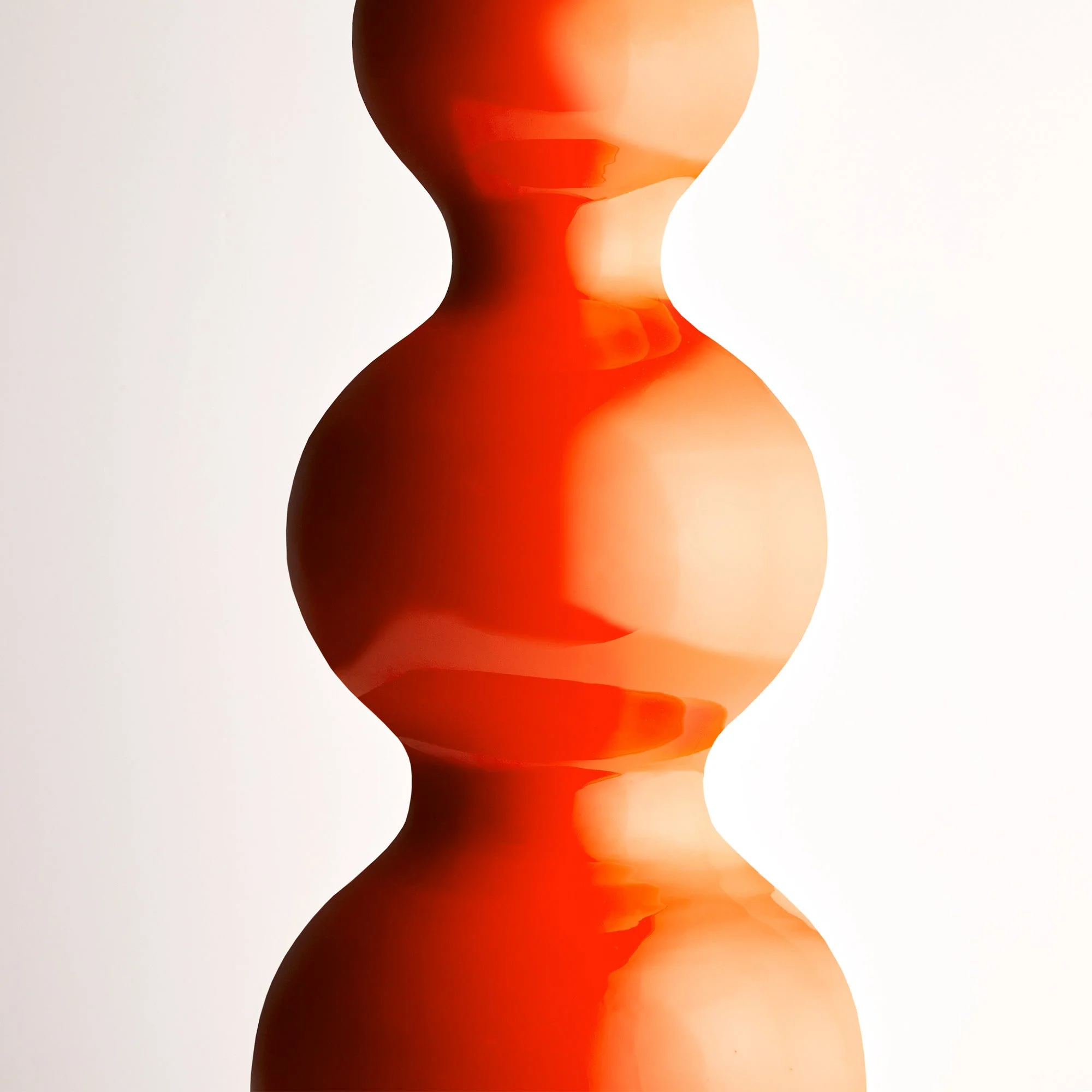 Larger Wobster table lamp in orange lacquered wood - Image 4