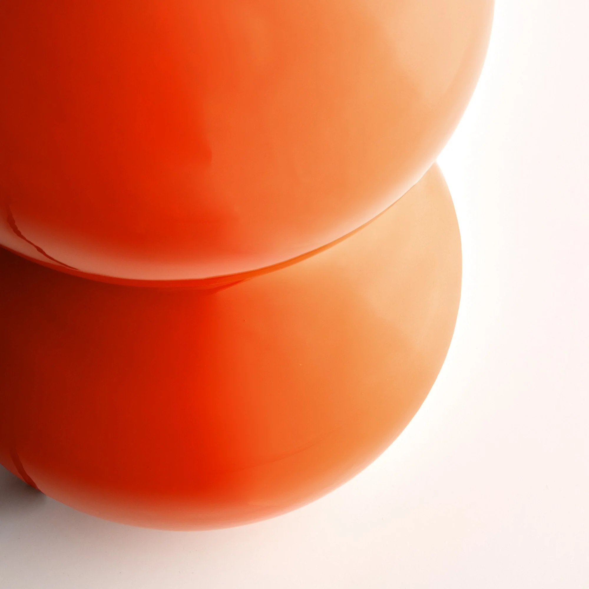 Larger Wobster table lamp in orange lacquered wood - Image 5