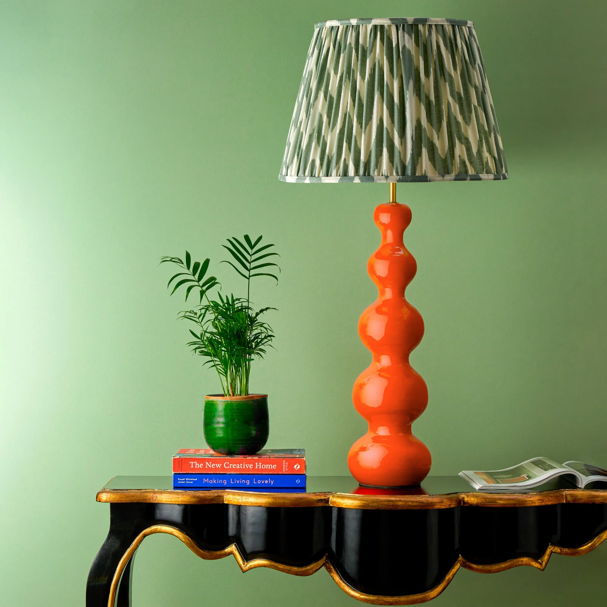 Larger Wobster table lamp in orange lacquered wood - Image 7