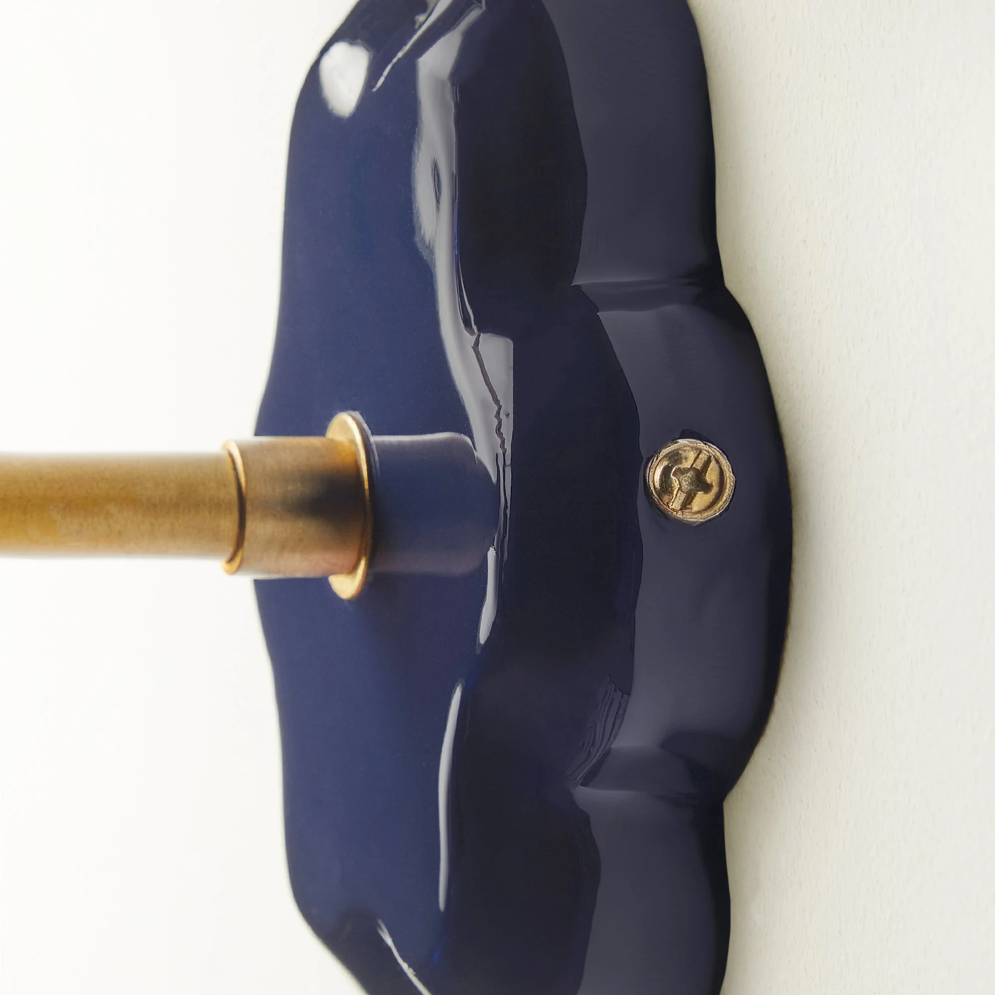 Primrose wall fitting in navy lacquered wood - Image 5