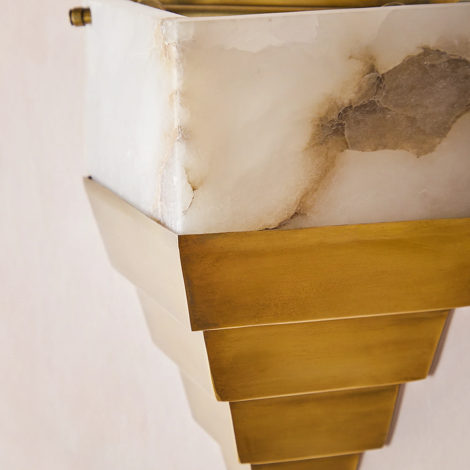 Pythagoras wall light in alabaster and brass - Image 7