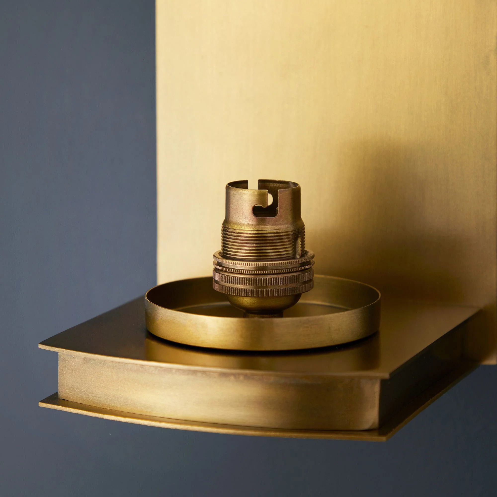 Roly wall light in antique brass with an alabaster tube - Image 10