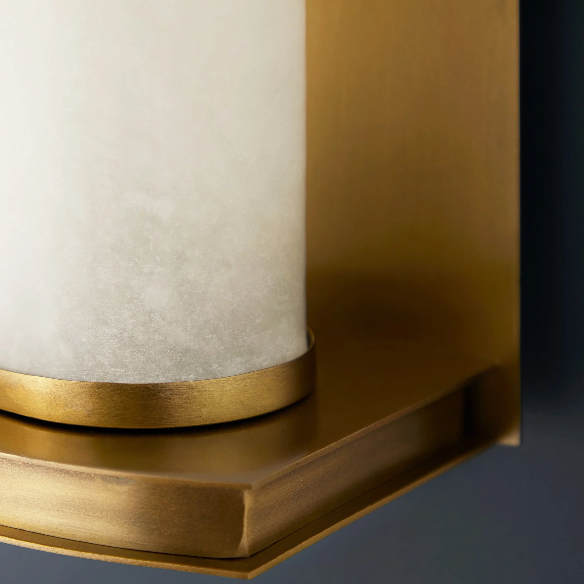 Roly wall light in antique brass with an alabaster tube - Image 3