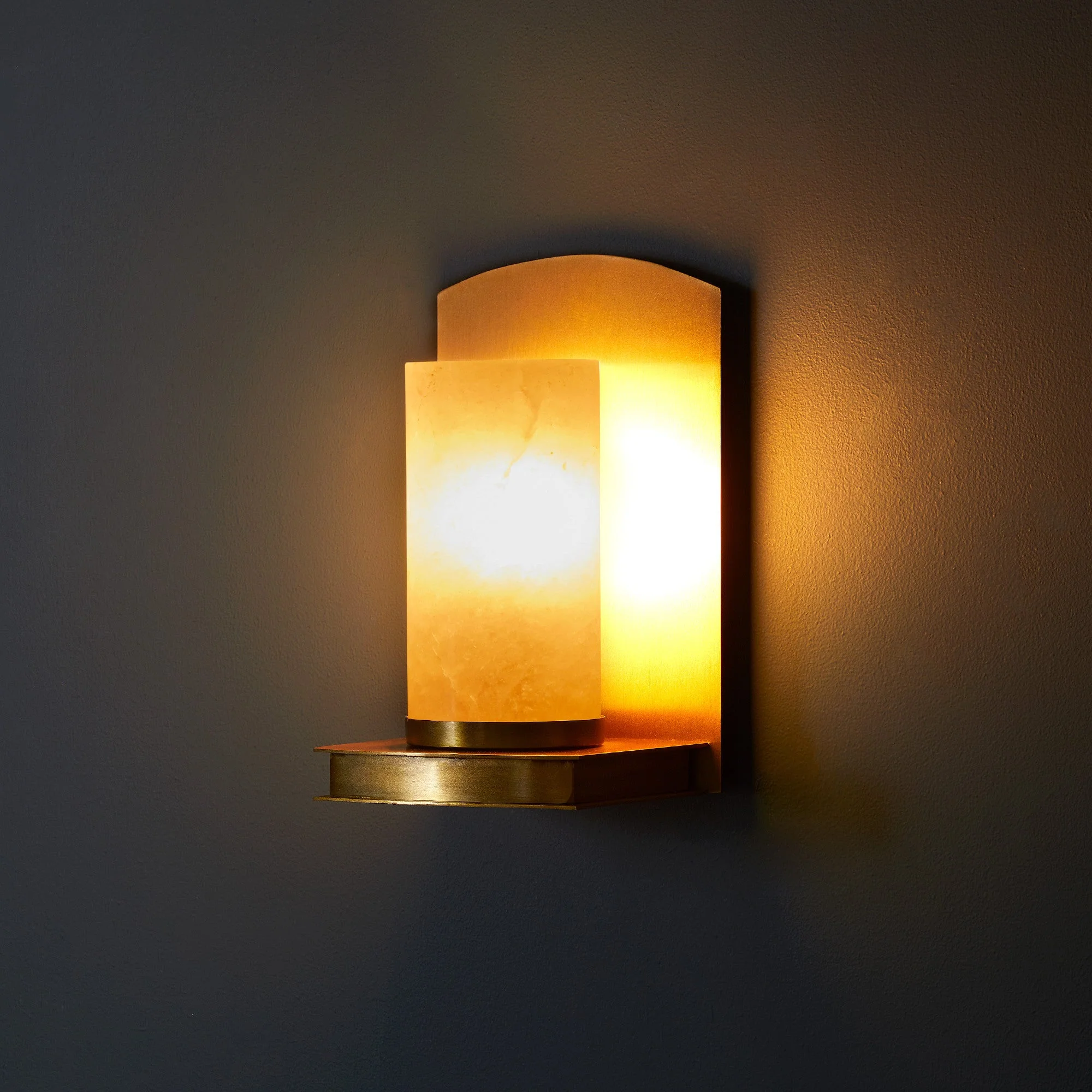 Roly wall light in antique brass with an alabaster tube - Image 4