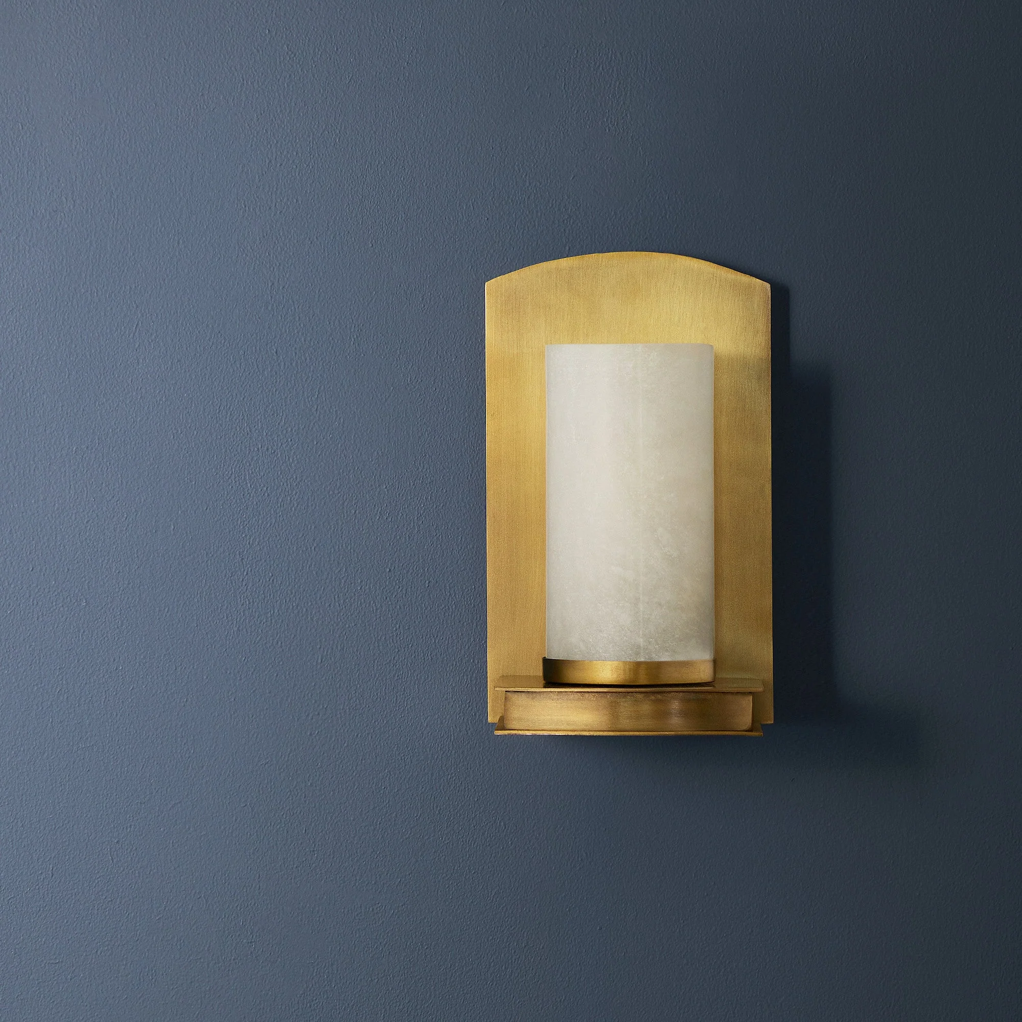 Roly wall light in antique brass with an alabaster tube - Image 6