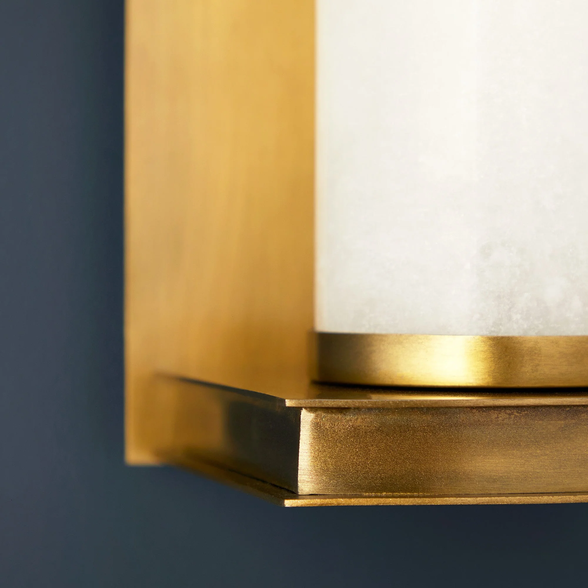 Roly wall light in antique brass with an alabaster tube - Image 7