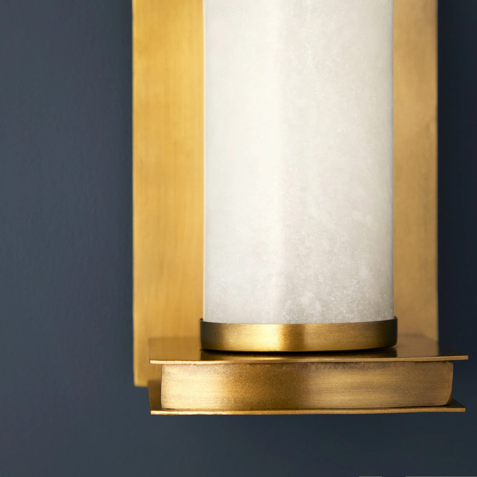 Roly wall light in antique brass with an alabaster tube - Image 8