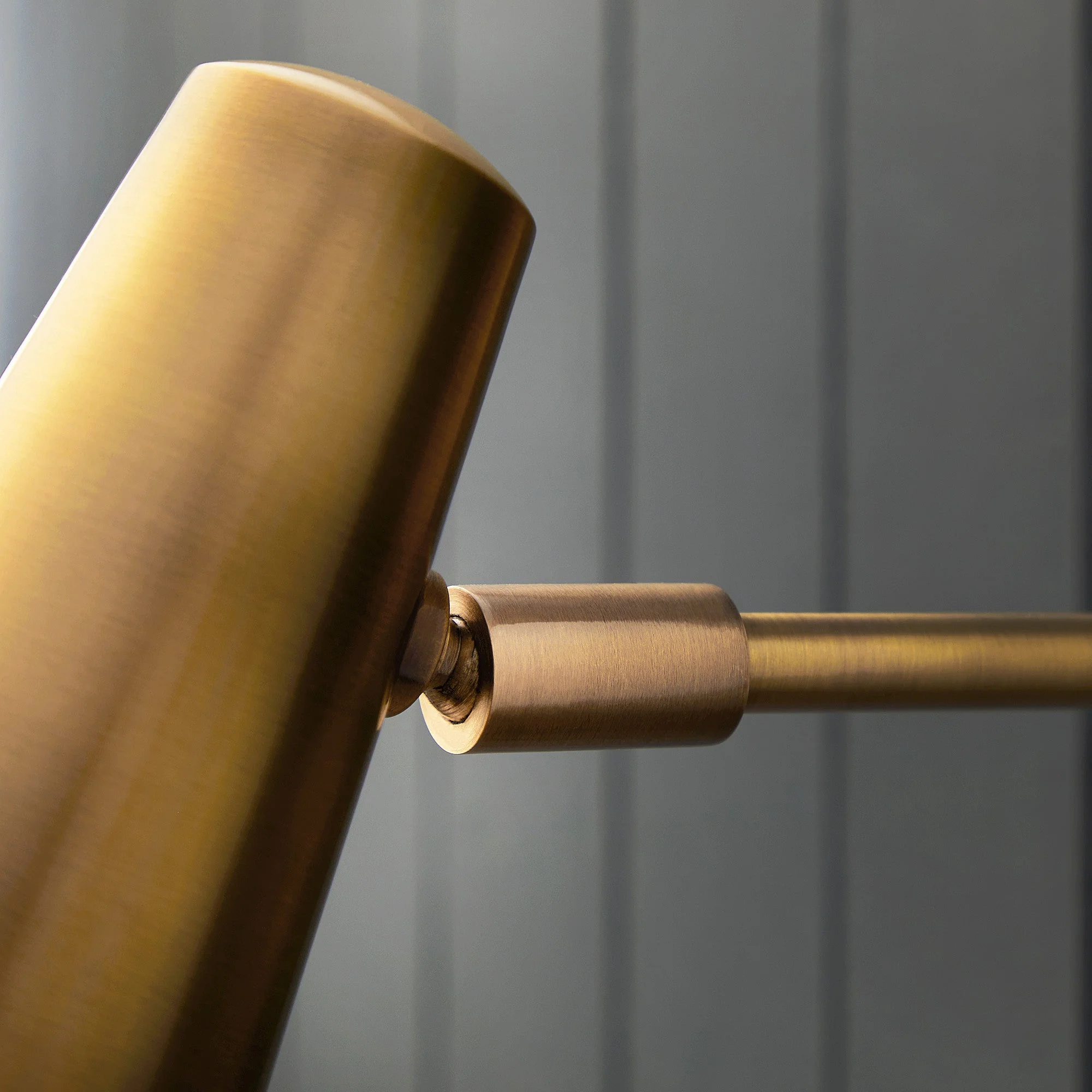 Vincent wall light in antique brass - Image 6